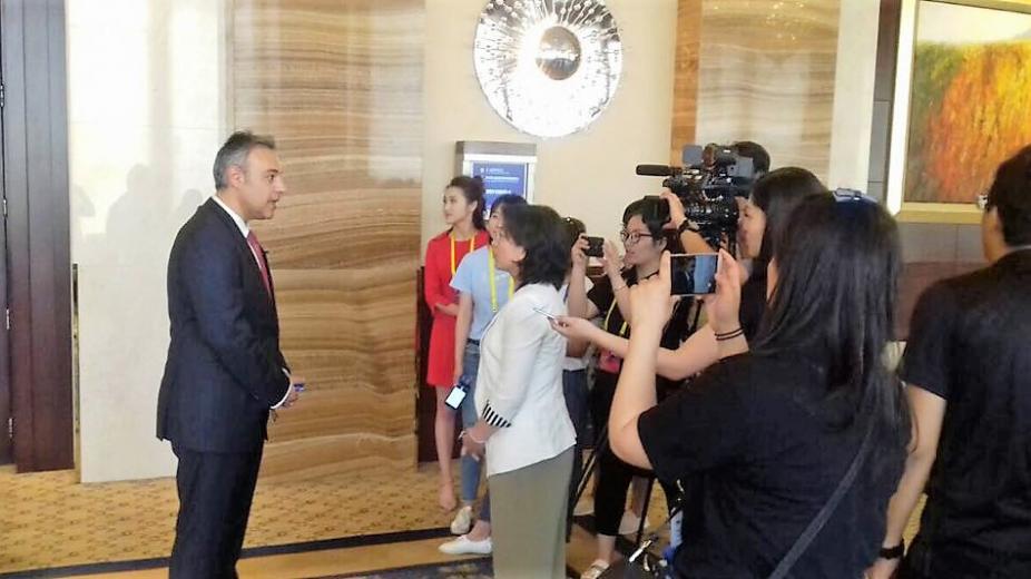 瑪廷霍圖納酒莊總裁接受中央電視台北京採訪